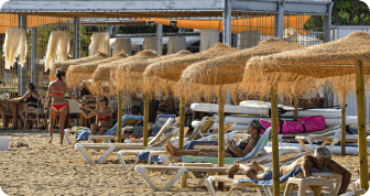 sombrillas y reposeras